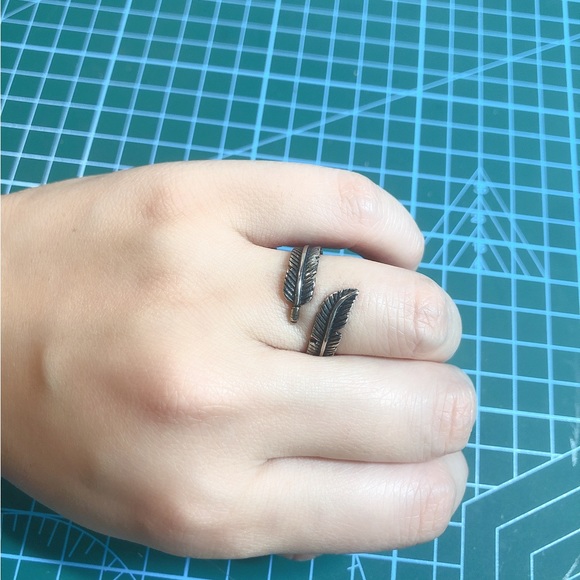 Feather like ring - Picture 2 of 5
